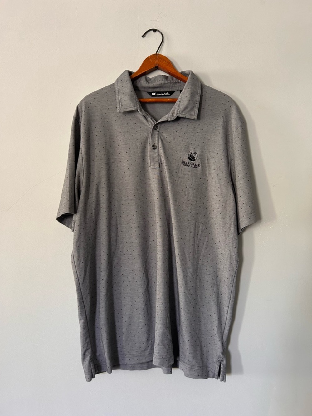 Travis‎ Mathew Men XL Gray Dot Golf Polo Shirt Bear Creek Ranch Logo Casual